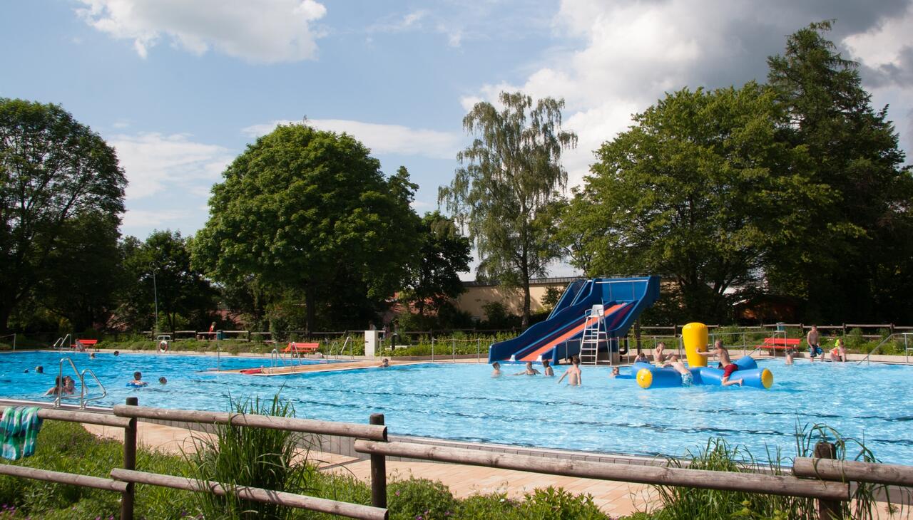 Stadt Petershagen_Lahde_EH_Freibad_Sommer