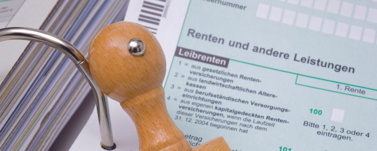 pension printed on rubber stamp over tax form - in German language: Rente