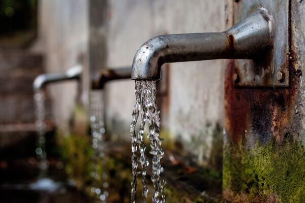 Wasserhahn Brunnen