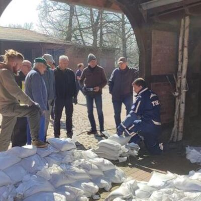 Bild vergrößern: Hochwasserschutzbung1